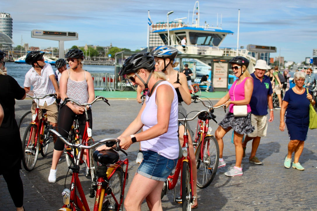 Private Amsterdam Countryside Bike Tour: Windmill, Villages & Dutch Pancakes 10 p